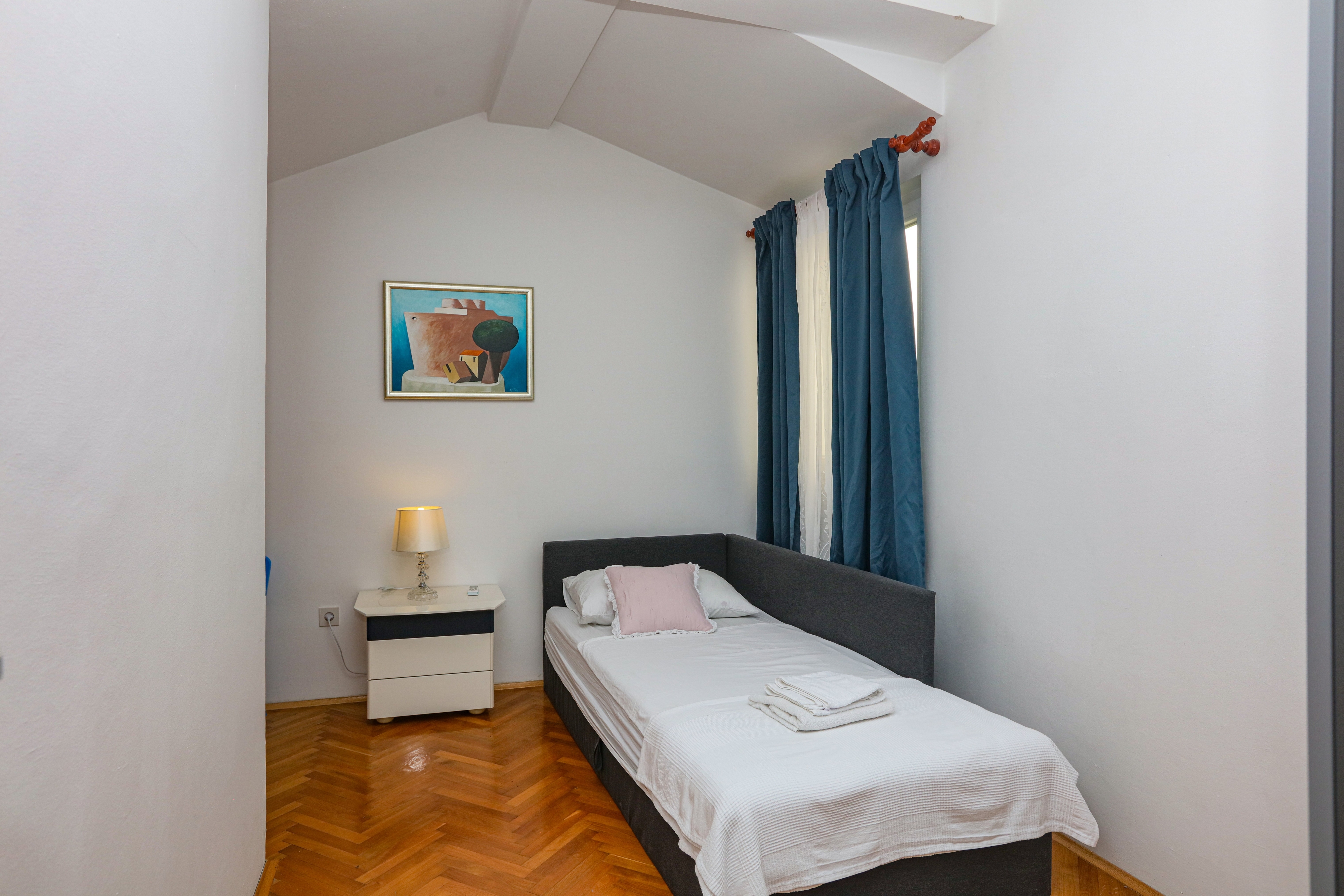Comfortable and spacious house near beach Šparadići, Šibenik  K