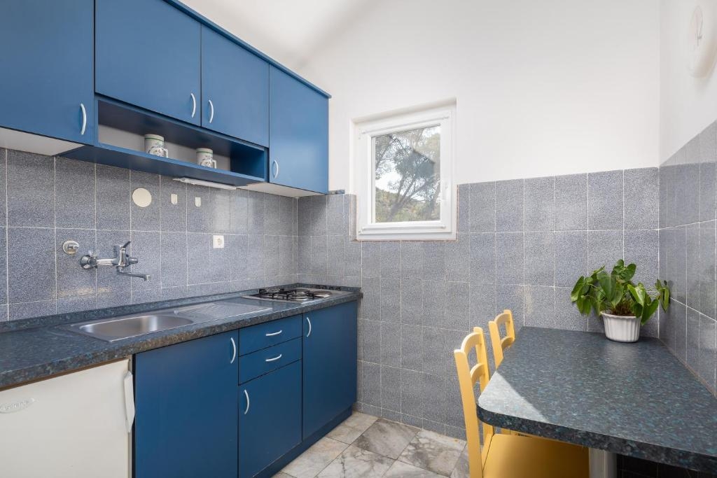 Comfortable and spacious house near beach Šparadići, Šibenik  K