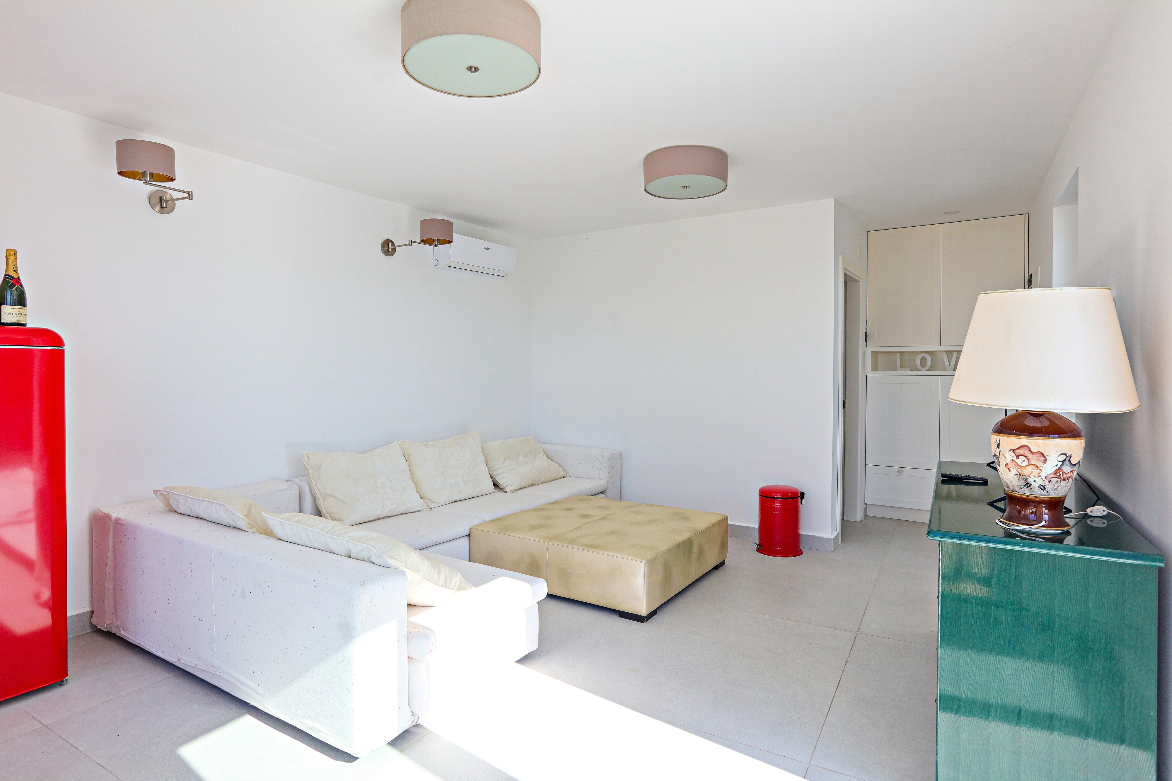 Comfortable and spacious house near beach Šparadići, Šibenik (K-24200) Comfortable and spacious house near beach Šparadići, Šibenik (K-24200)