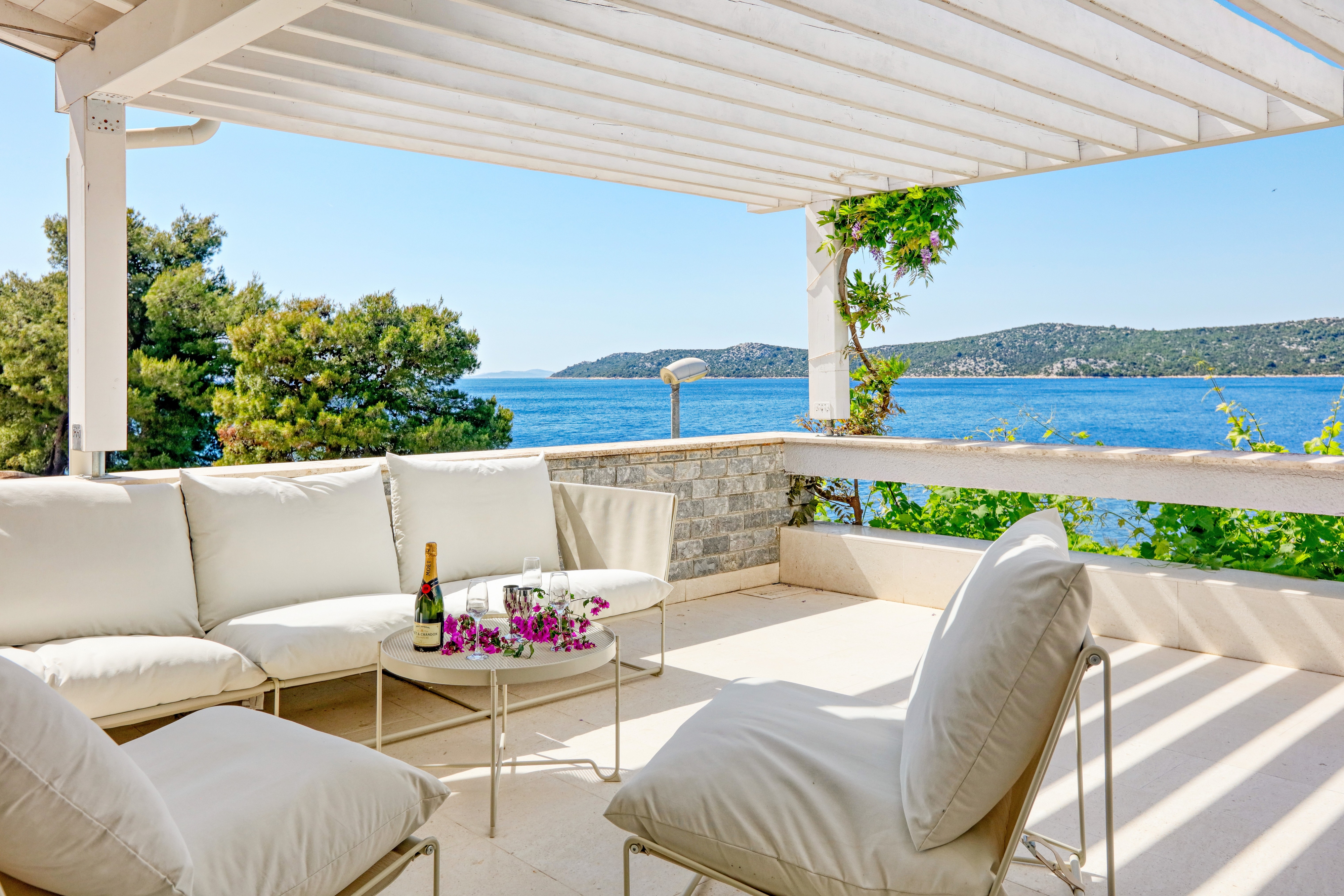 Comfortable and spacious house near beach Šparadići, Šibenik  K