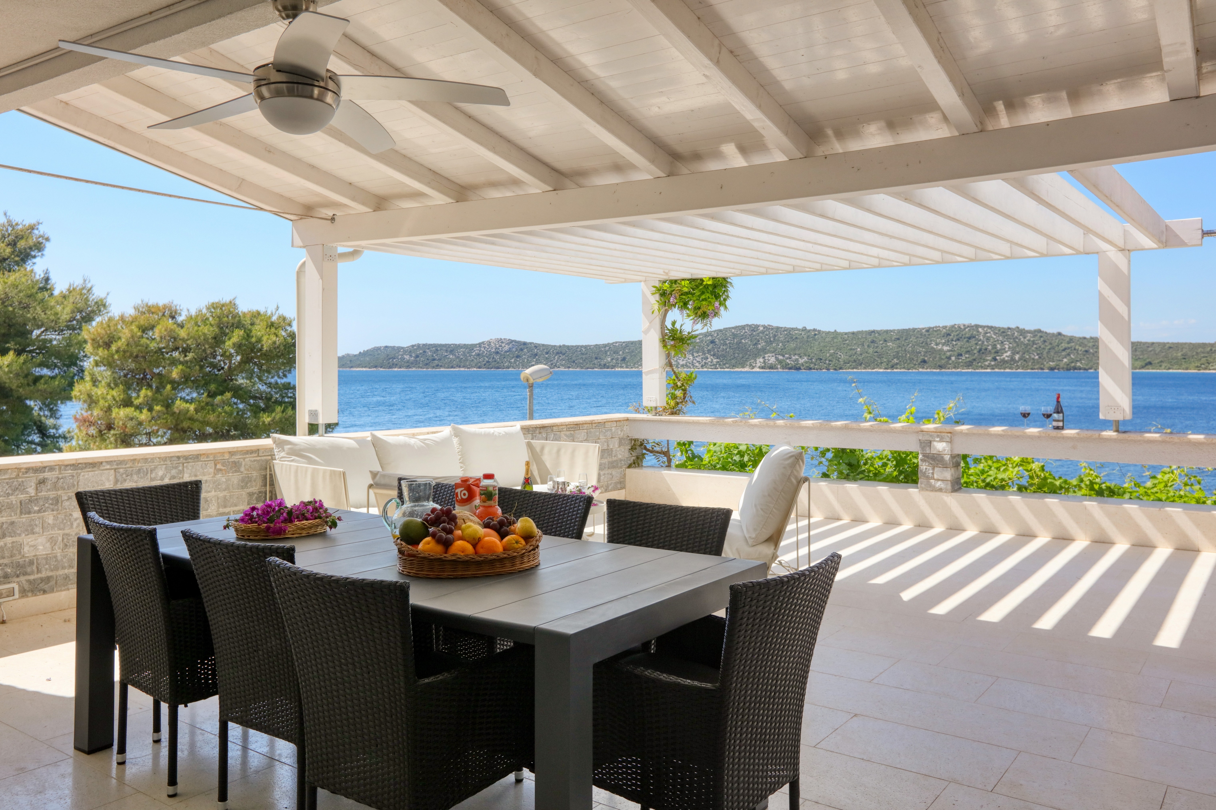 Comfortable and spacious house near beach Šparadići, Šibenik  K