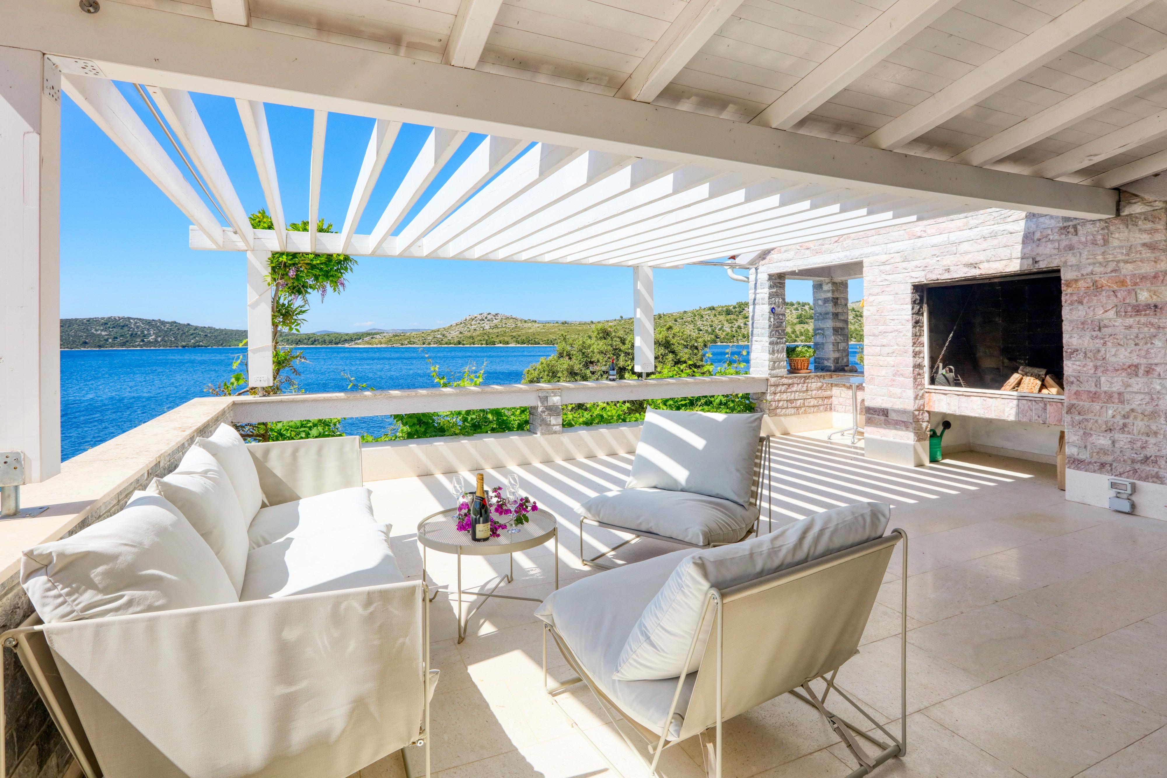 Comfortable and spacious house near beach Šparadići, Šibenik  K