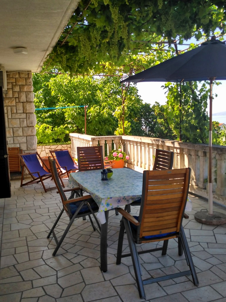 One bedroom apartment with terrace and sea view Novi Vinodolski  A-c