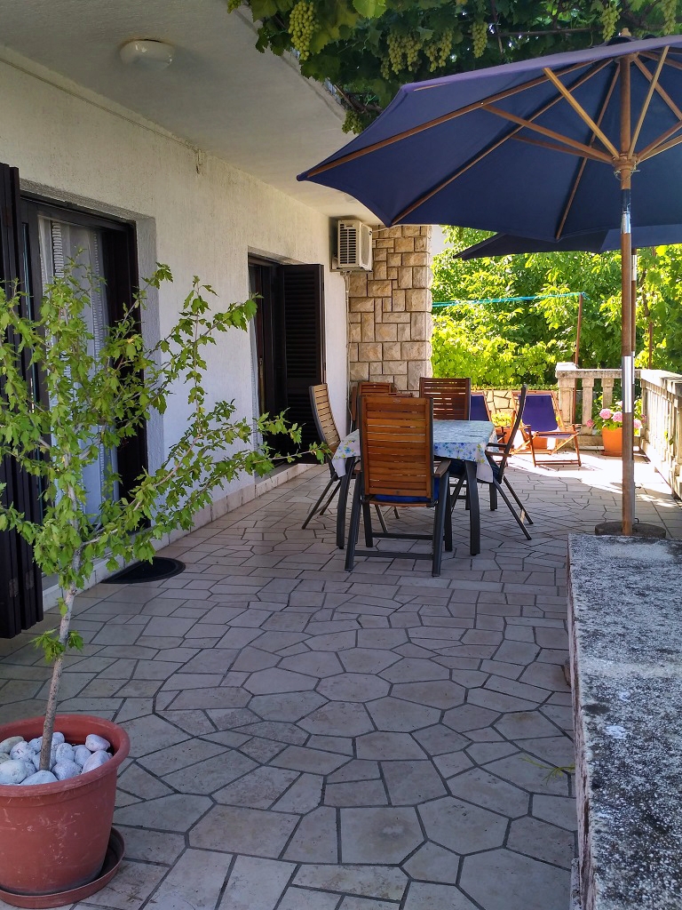 One bedroom apartment with terrace and sea view Novi Vinodolski  A-c