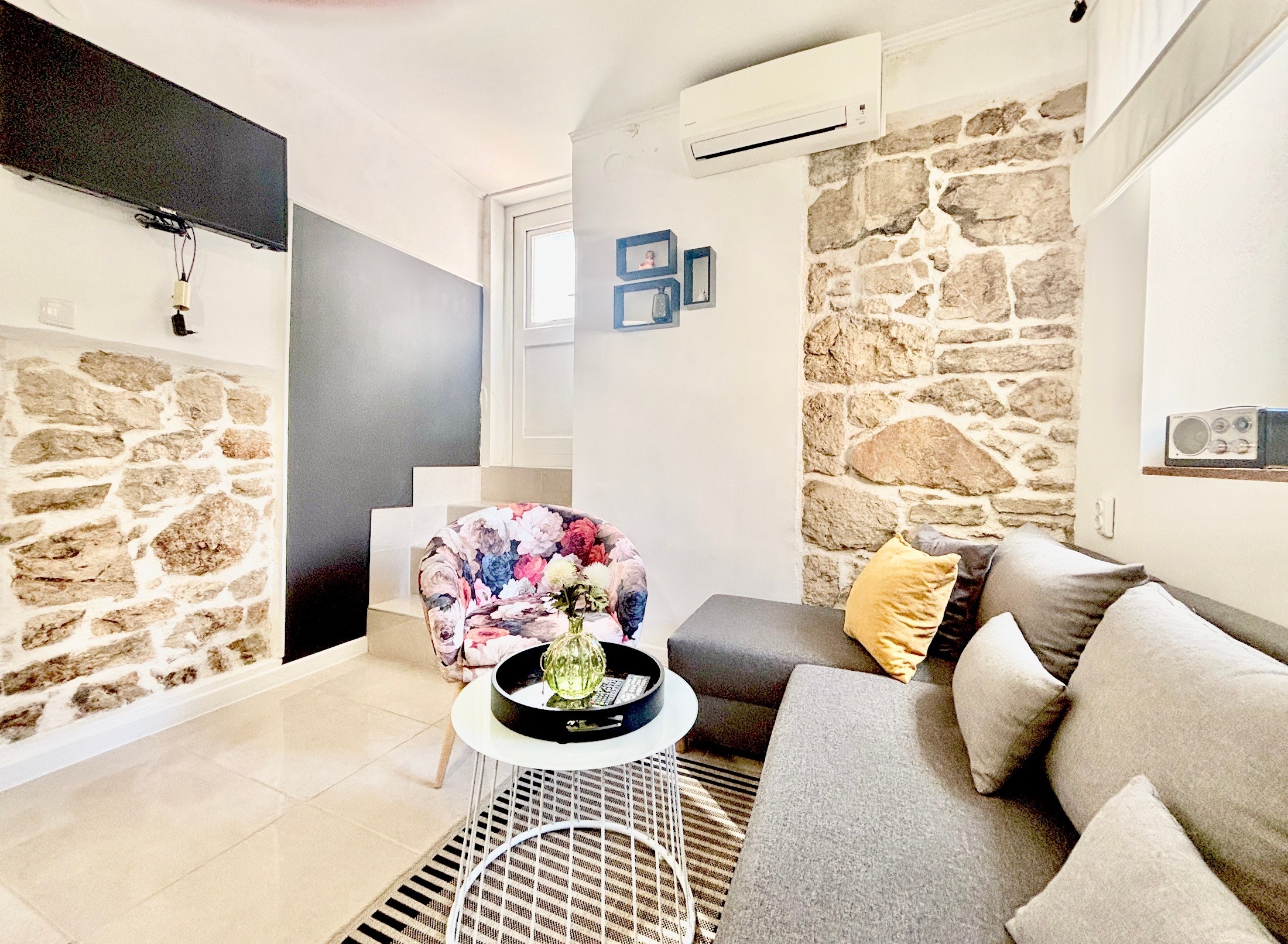 Two bedroom apartment with terrace Tkon, Pašman (A-24211-a) Two bedroom apartment with terrace Tkon, Pašman (A-24211-a)