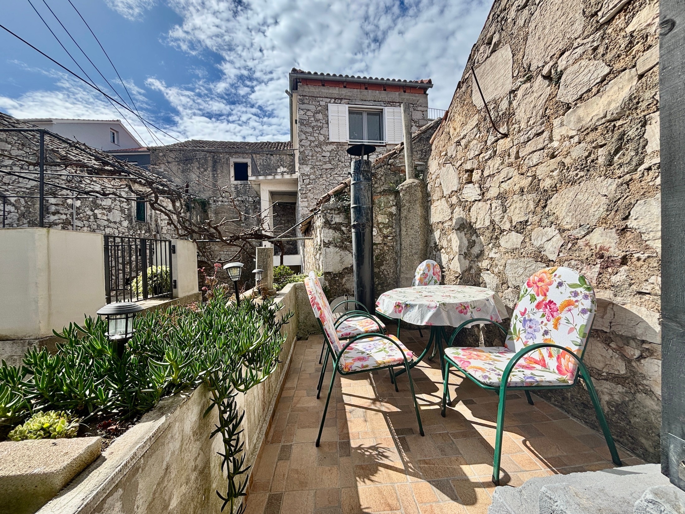 Two bedroom apartment with terrace Tkon, Pašman (A-24211-a) Two bedroom apartment with terrace Tkon, Pašman (A-24211-a)