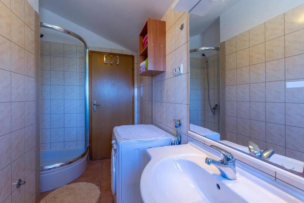 Two bedroom apartment near beach Drvenik Veliki, Drvenik  A-a