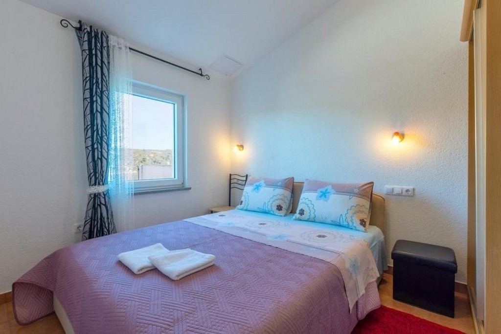 Two bedroom apartment near beach Drvenik Veliki, Drvenik  A-a