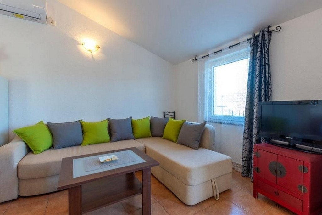 Two bedroom apartment near beach Drvenik Veliki, Drvenik  A-a