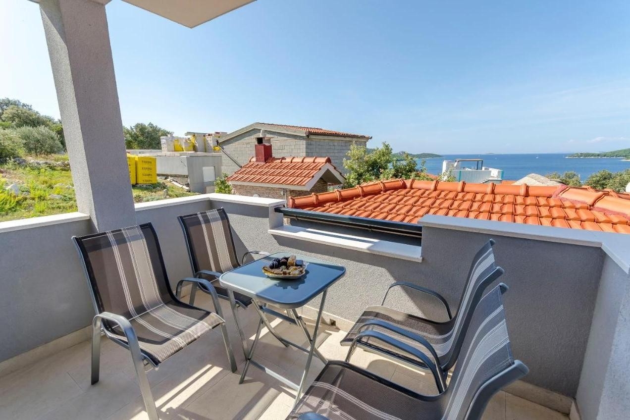 Two bedroom apartment with balcony and sea view Ražanj, Rogoznica  A-a