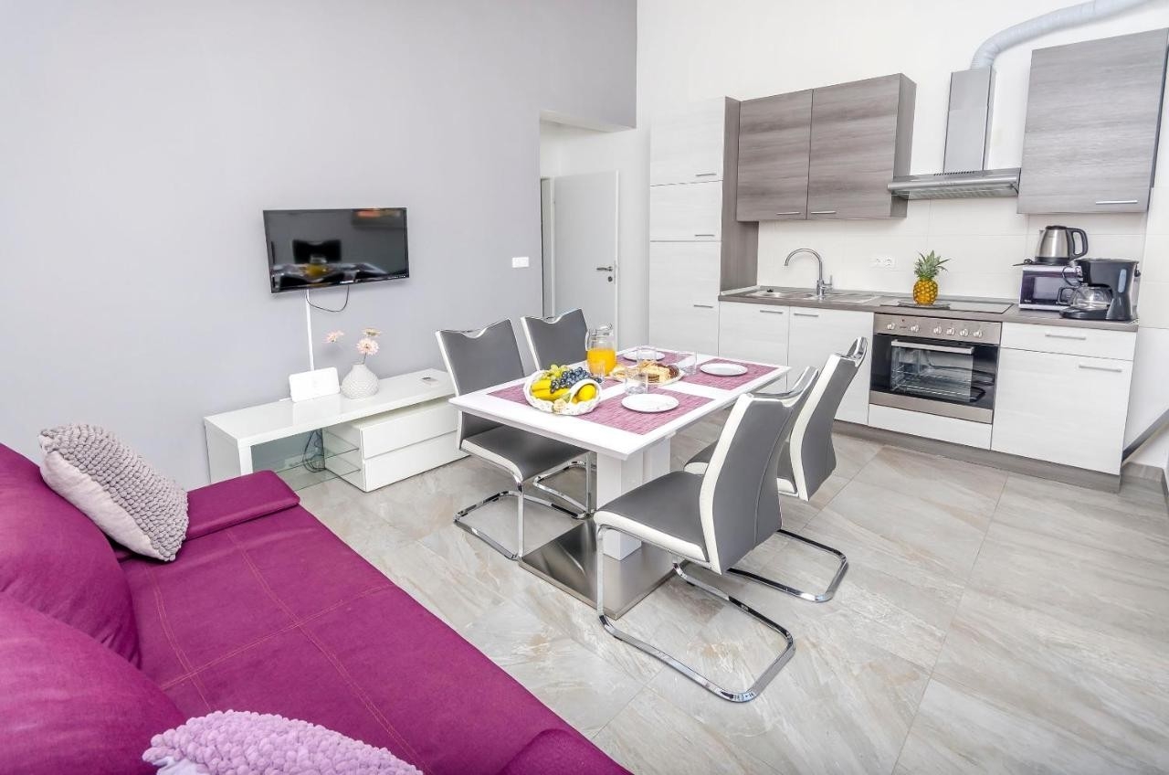 Two bedroom apartment with balcony and sea view Ražanj, Rogoznica  A-b