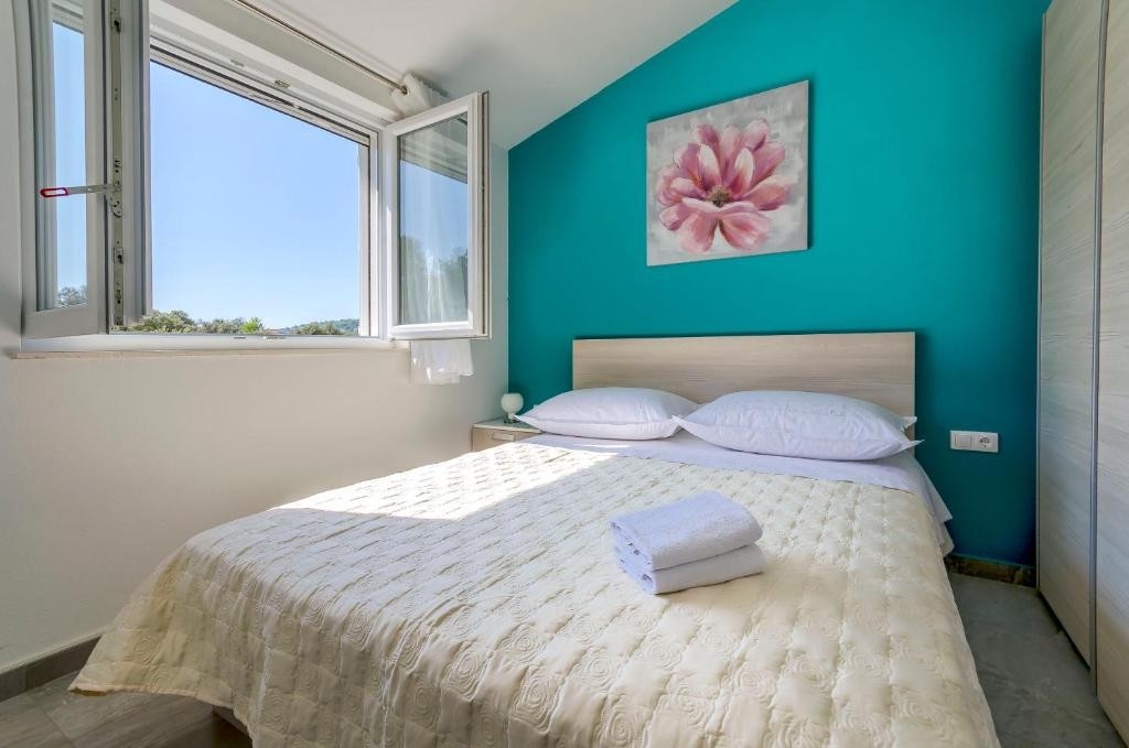 Two bedroom apartment with balcony and sea view Ražanj, Rogoznica  A-c