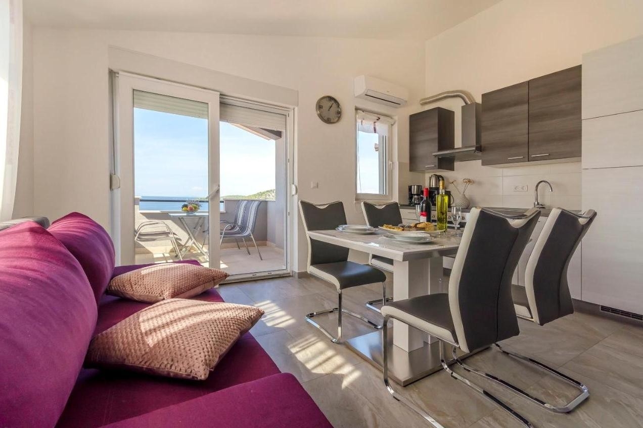 Two bedroom apartment with balcony and sea view Ražanj, Rogoznica  A-c