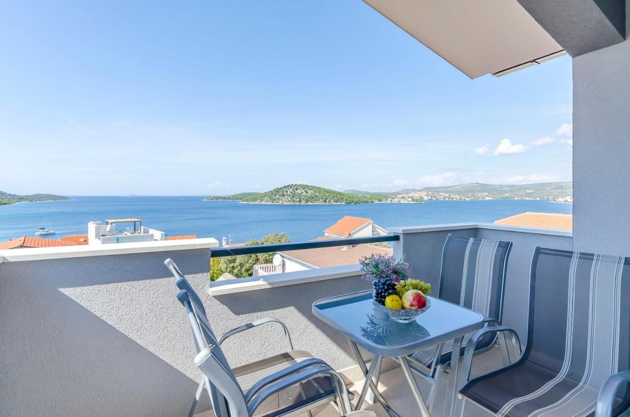 Two bedroom apartment with balcony and sea view Ražanj, Rogoznica  A-d