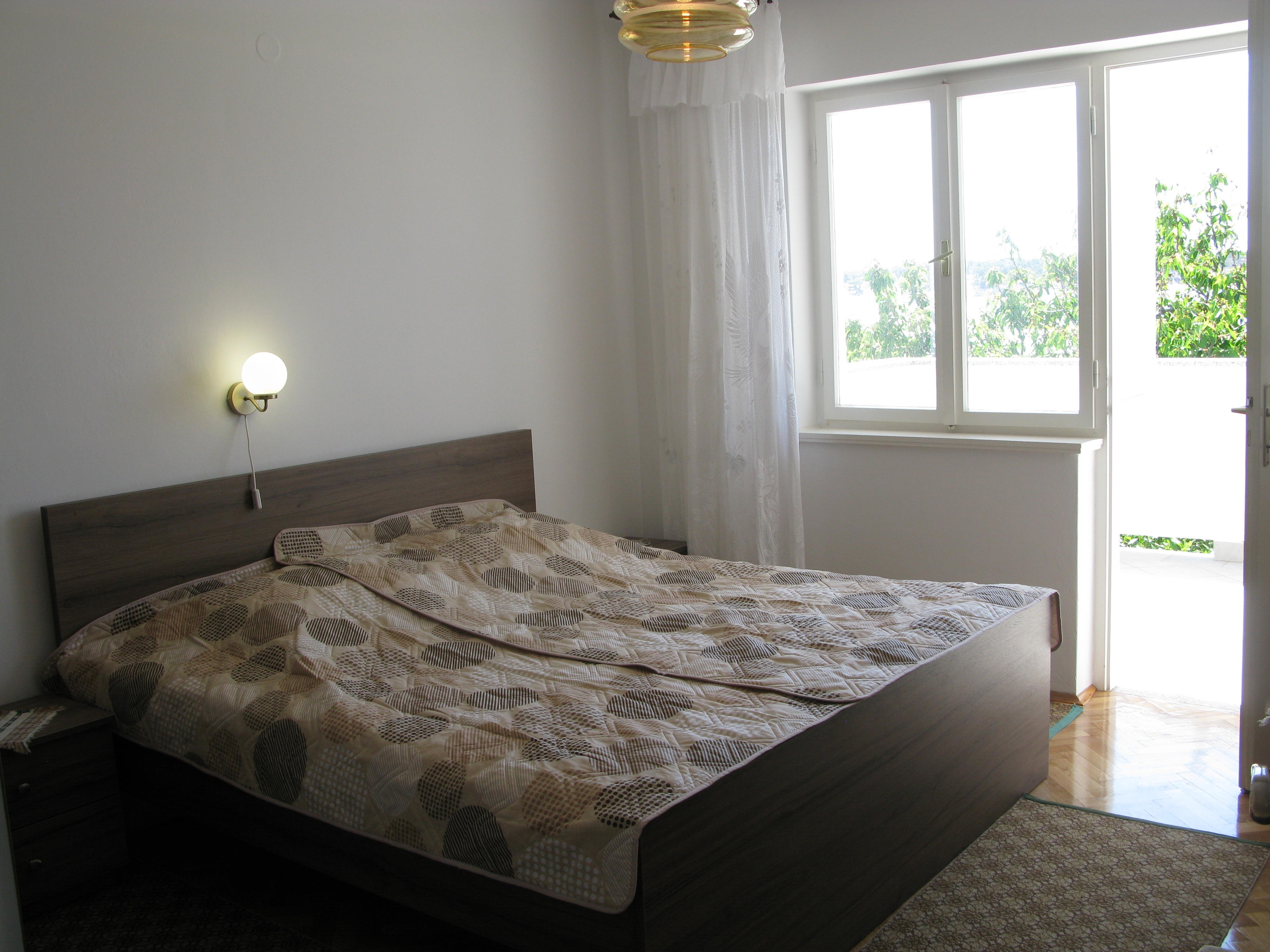 Two bedroom apartment with terrace and sea view Barbat, Rab  A-a