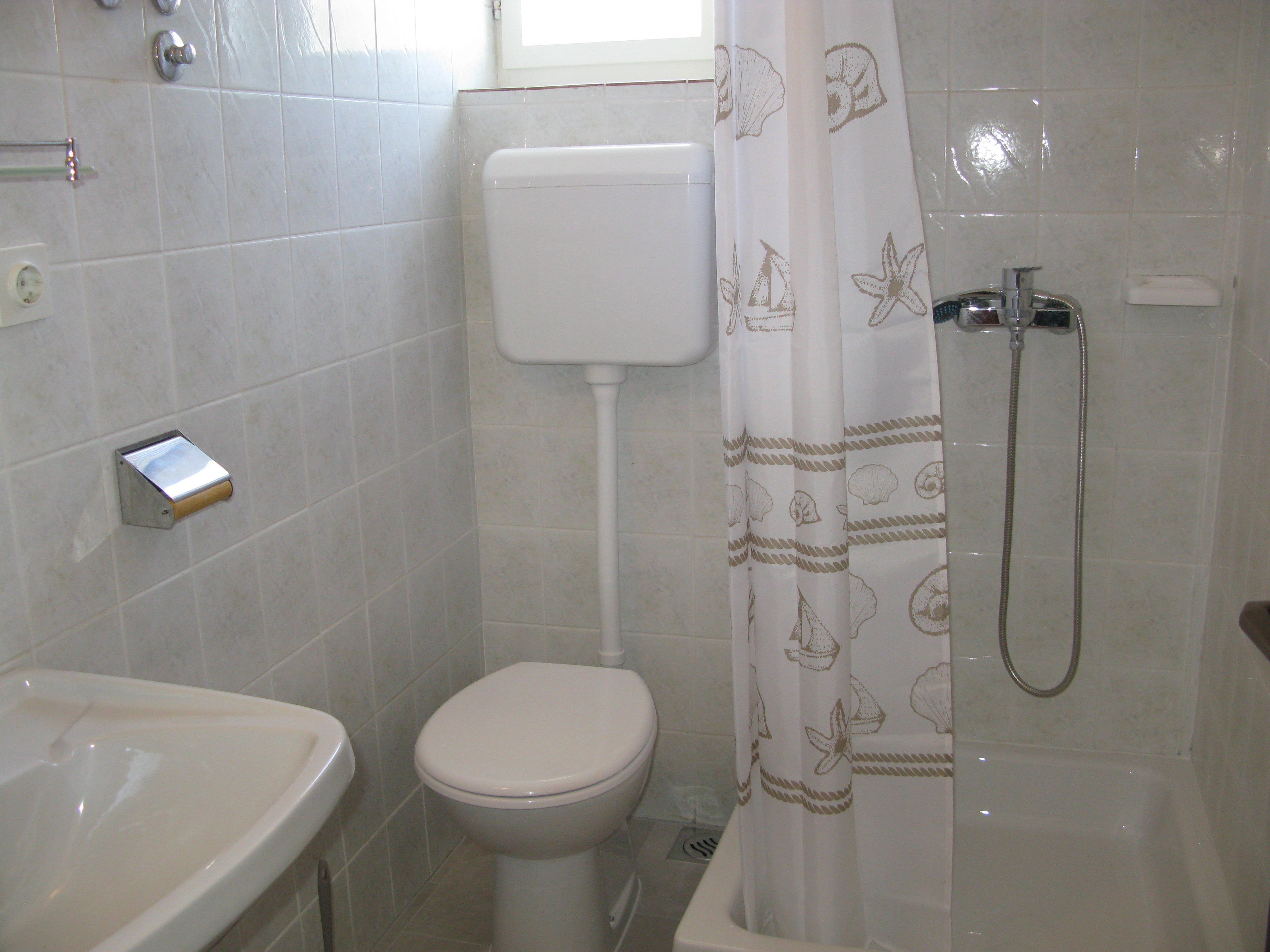 One bedroom apartment with terrace and sea view Barbat, Rab  A-b
