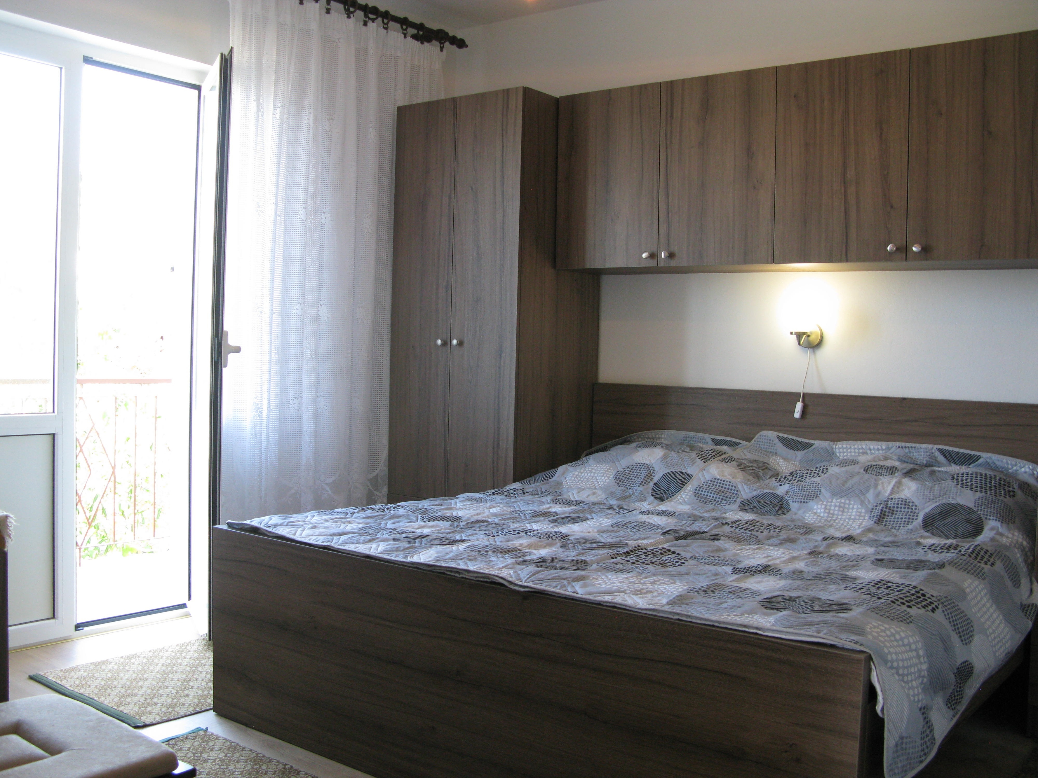 One bedroom apartment with terrace and sea view Barbat, Rab  A-b