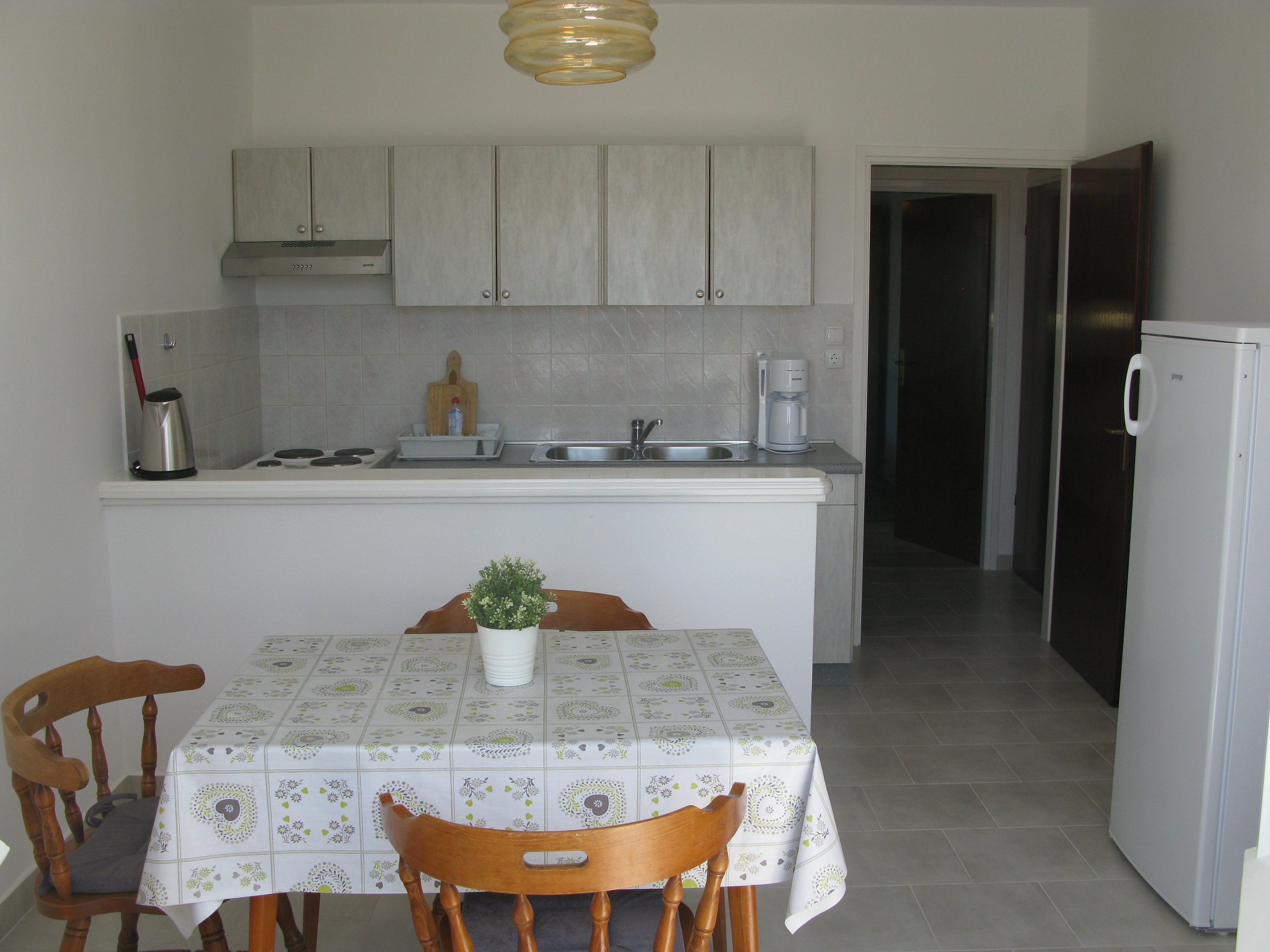 One bedroom apartment with terrace and sea view Barbat, Rab  A-b