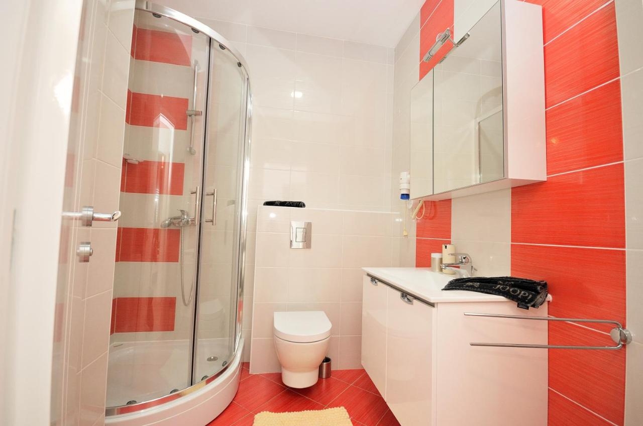 Two bedroom apartment with terrace Tribunj, Vodice  A-a