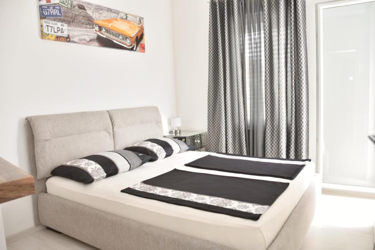 Two bedroom apartment with terrace Tribunj, Vodice  A-a