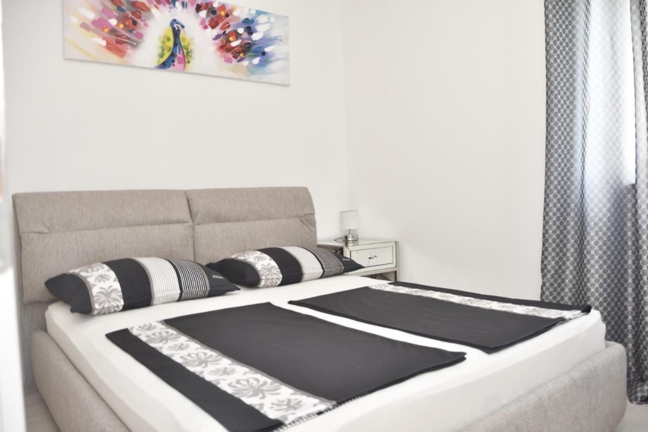 Two bedroom apartment with terrace Tribunj, Vodice  A-a