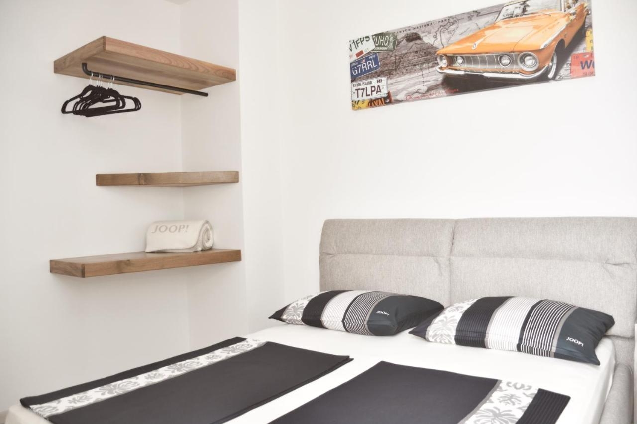 Two bedroom apartment with terrace Tribunj, Vodice  A-a