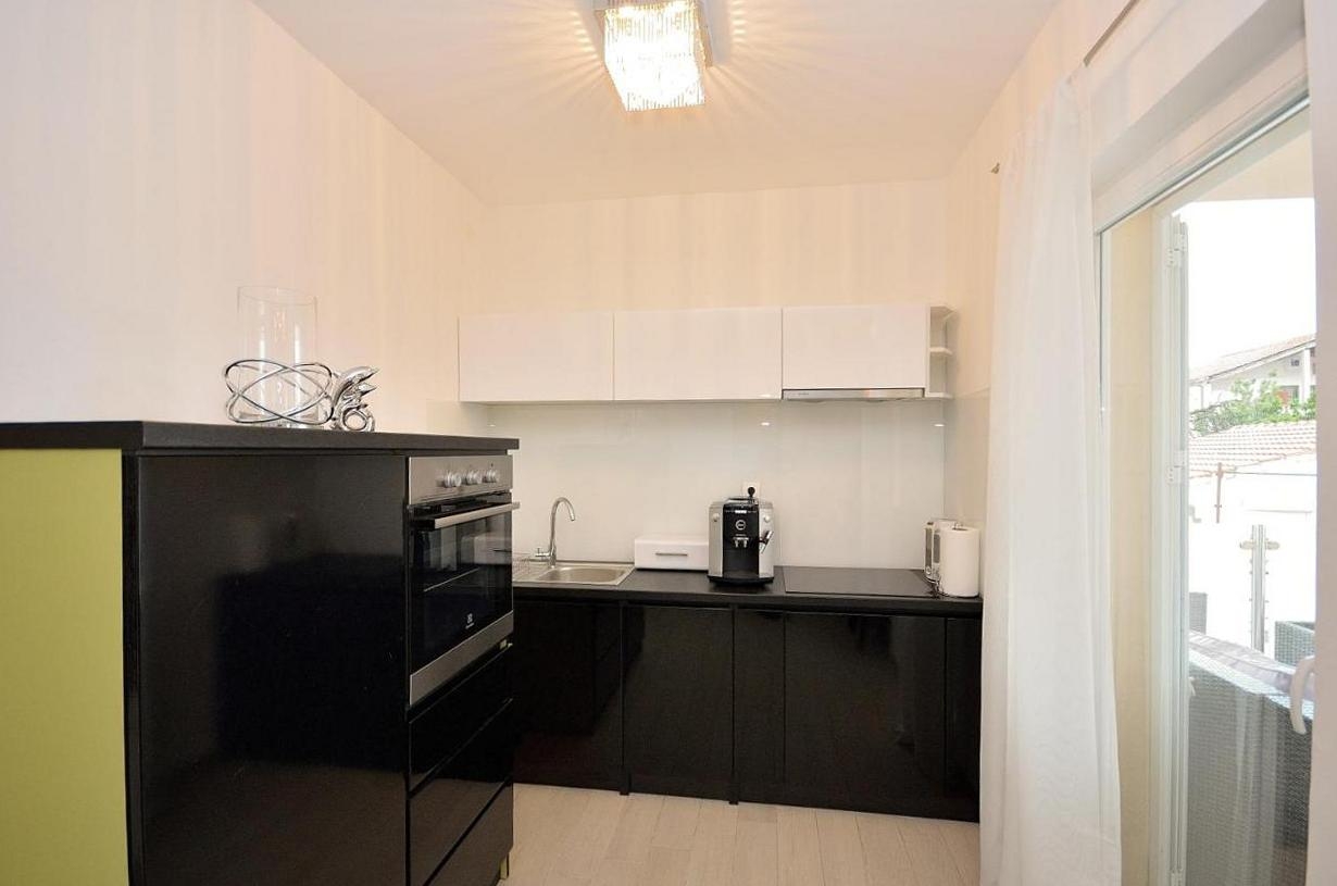 Two bedroom apartment with terrace Tribunj, Vodice  A-a