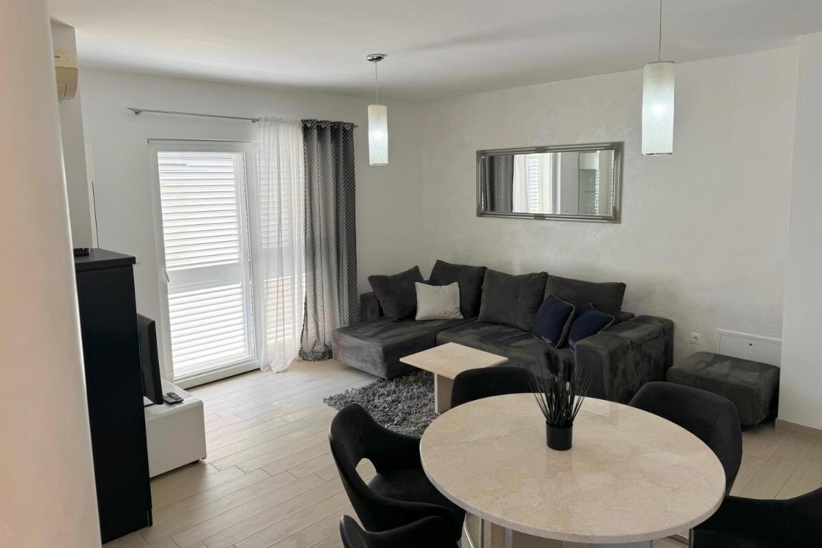Two bedroom apartment with terrace Tribunj, Vodice  A-a
