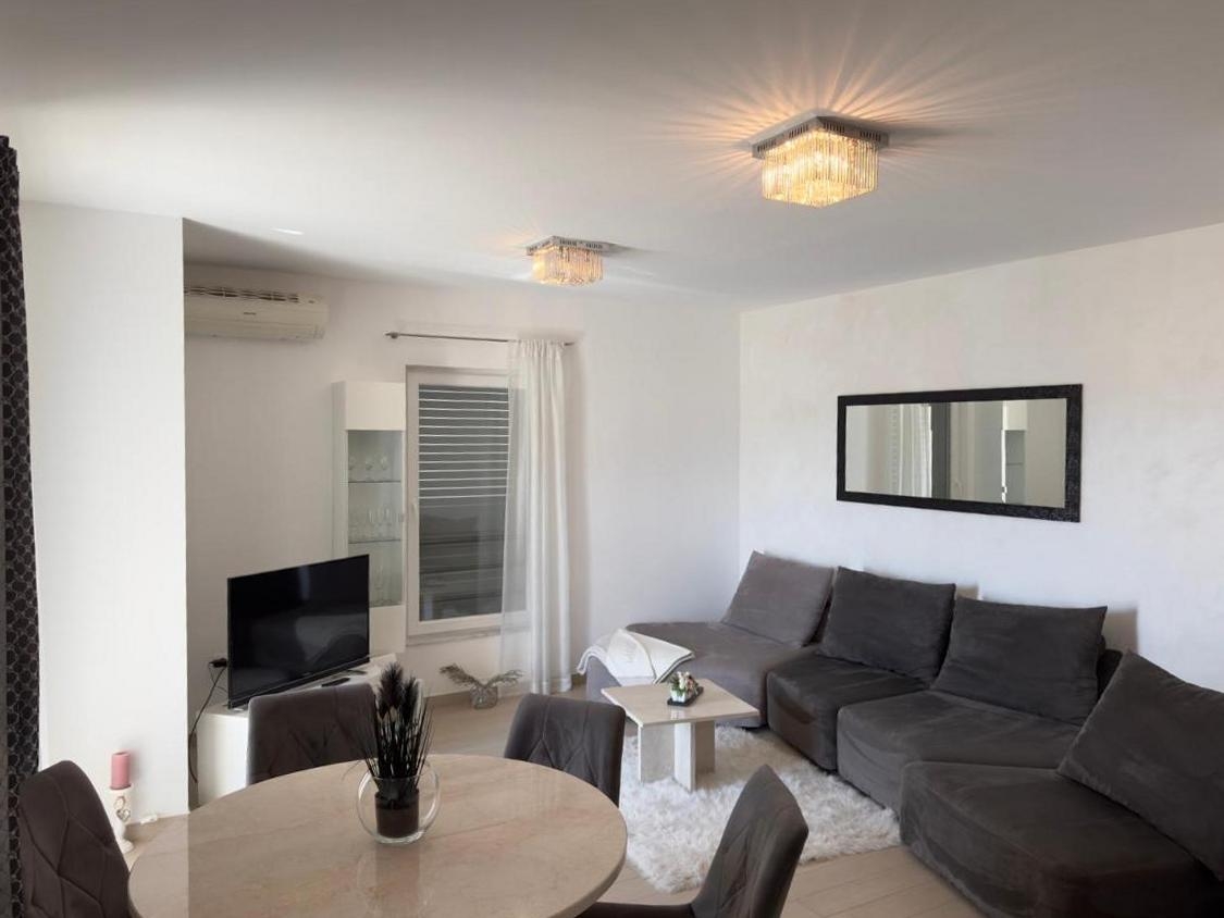 Two bedroom apartment with terrace Tribunj, Vodice  A-a
