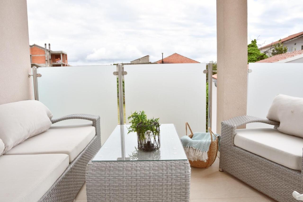 Two bedroom apartment with terrace Tribunj, Vodice  A-a