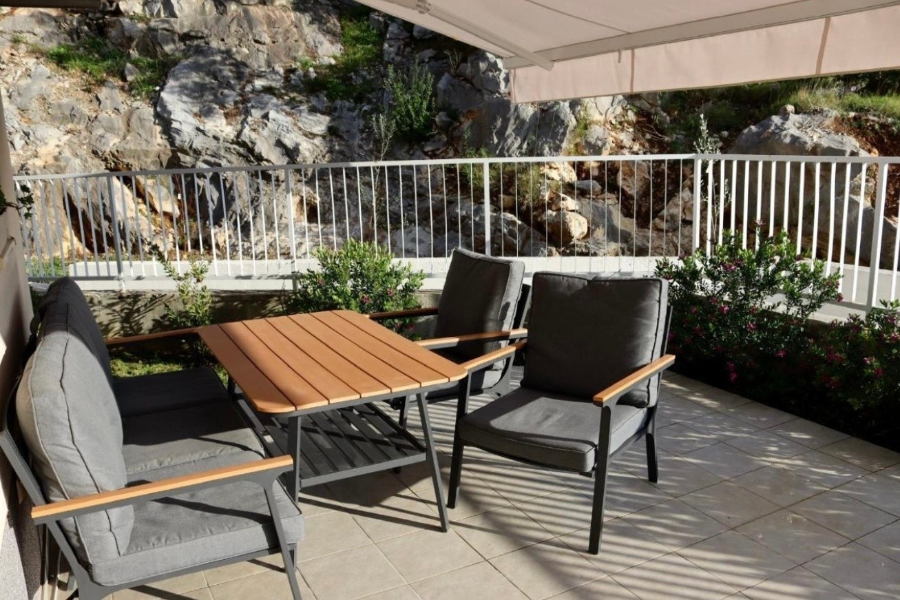Three bedroom apartment with terrace and sea view Trogir  A-a