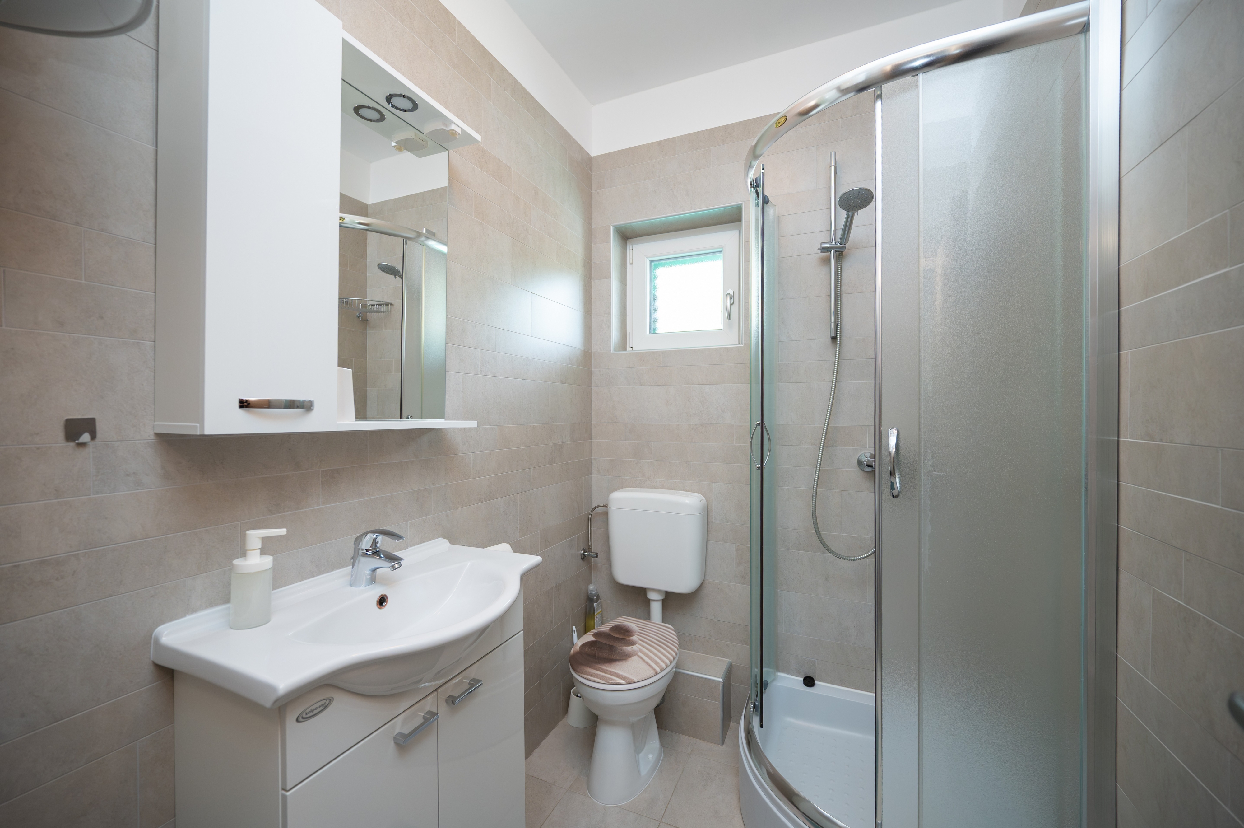 One bedroom apartment with balcony and sea view Ribarica, Karlobag  A-c