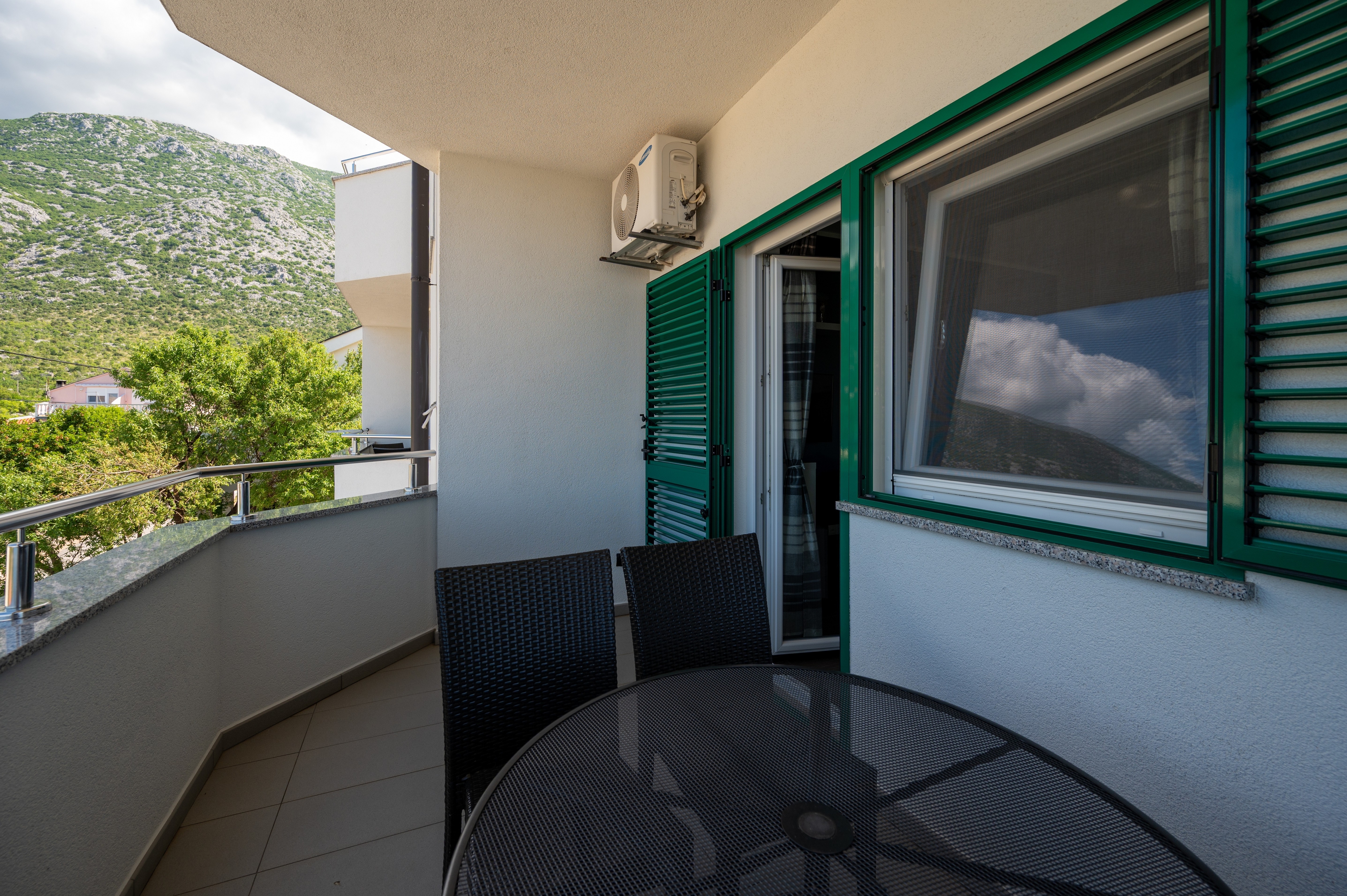 Two bedroom apartment with balcony and sea view Ribarica, Karlobag  A-d
