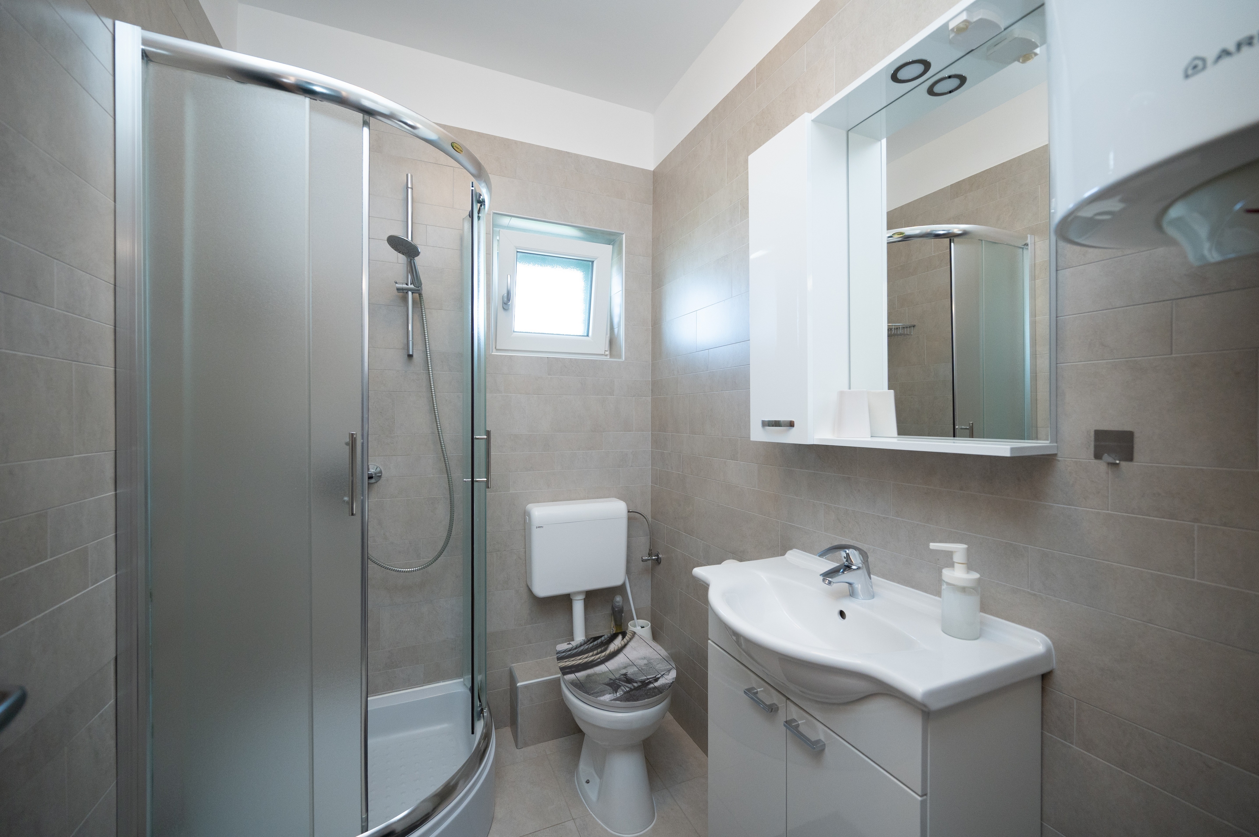 Two bedroom apartment with balcony and sea view Ribarica, Karlobag  A-d