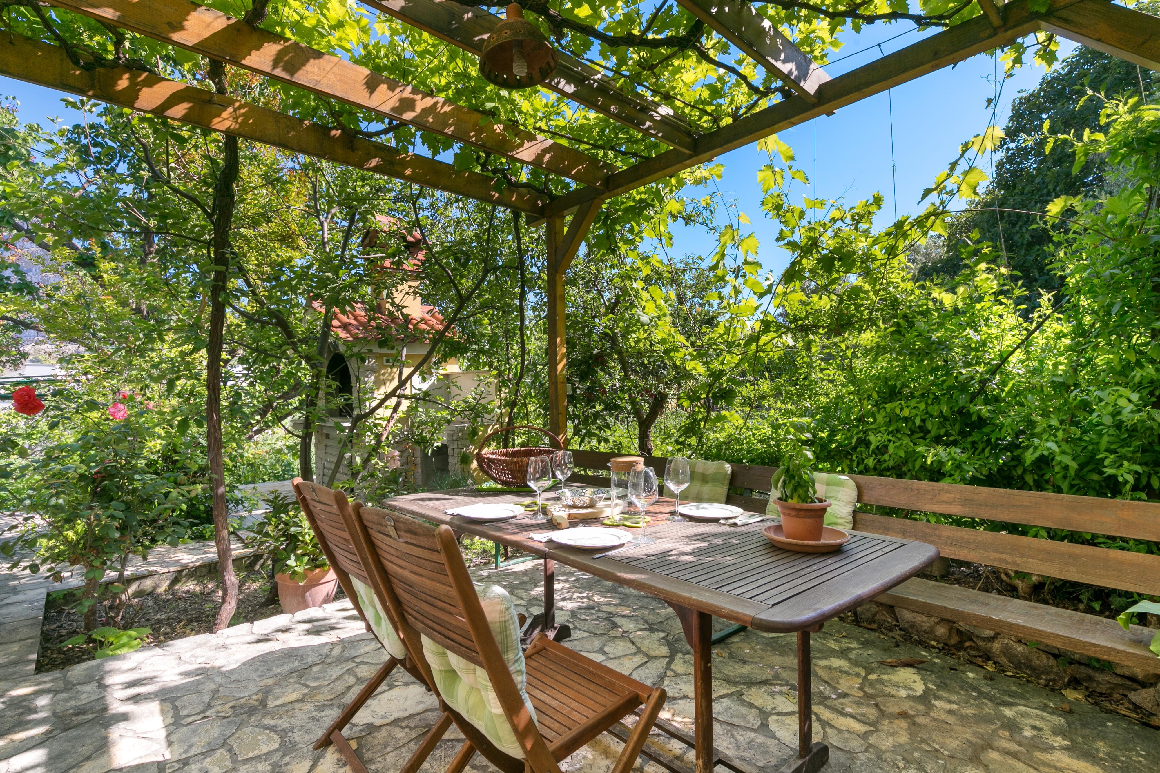 Two bedroom apartment with balcony Žrnovnica, Split (A-24236-a)