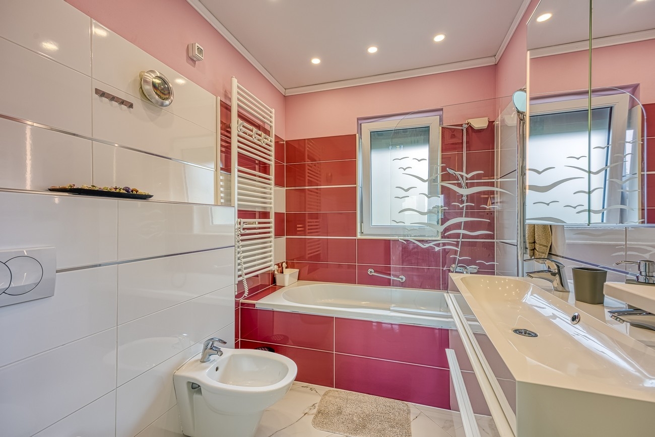 Four bedroom house with terrace Antonci, Poreč  K