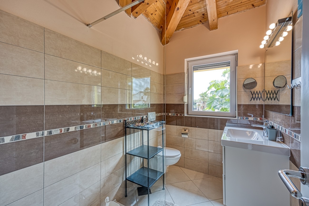 Four bedroom house with terrace Antonci, Poreč  K