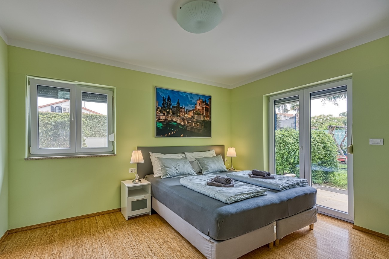 Four bedroom house with terrace Antonci, Poreč  K