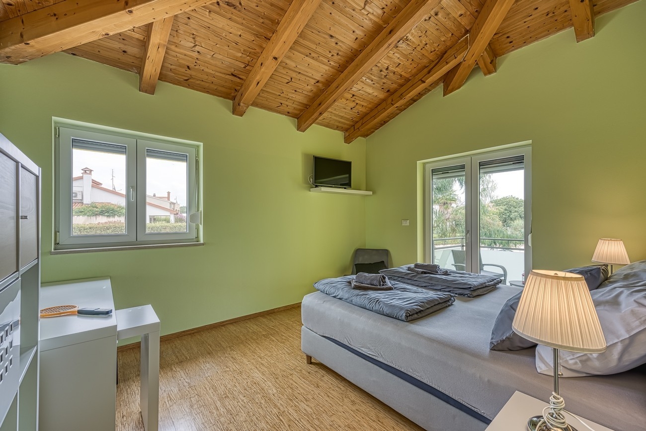 Four bedroom house with terrace Antonci, Poreč  K
