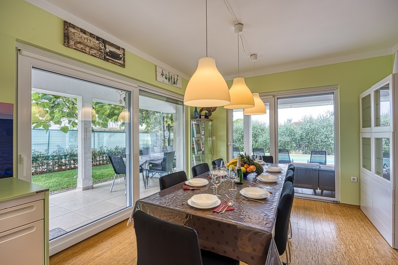 Four bedroom house with terrace Antonci, Poreč  K