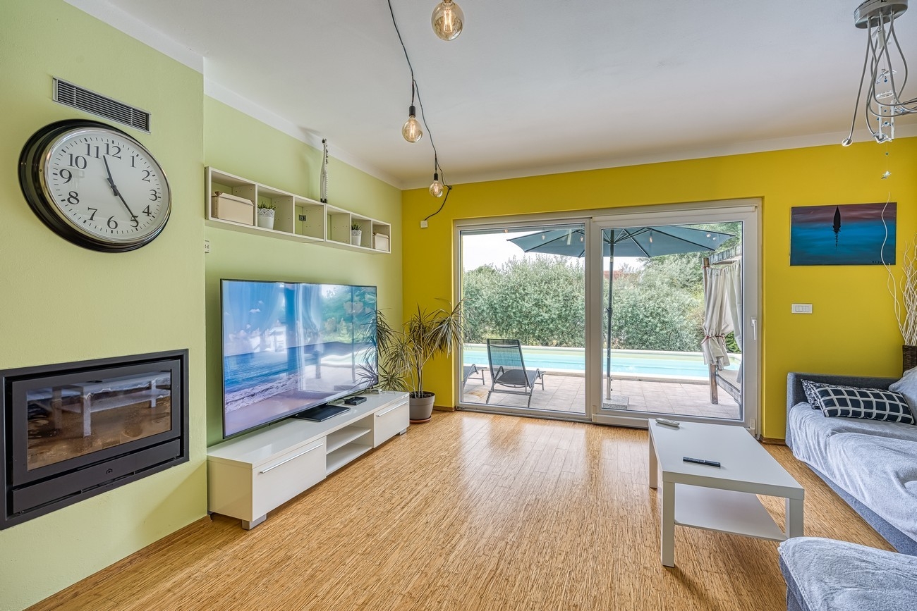Four bedroom house with terrace Antonci, Poreč  K