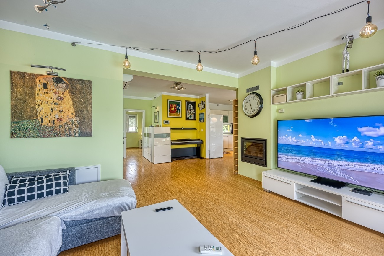Four bedroom house with terrace Antonci, Poreč  K