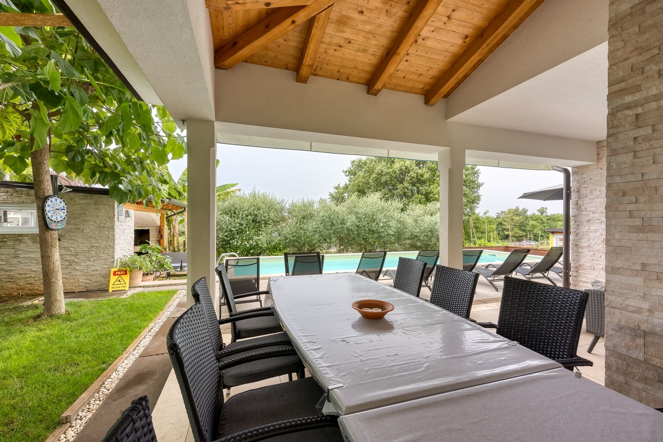 Four bedroom house with terrace Antonci, Poreč  K