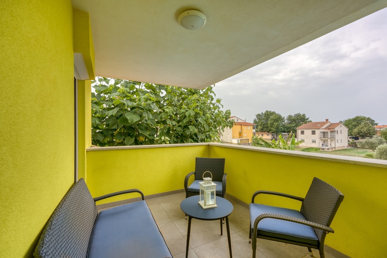Four bedroom house with terrace Antonci, Poreč  K