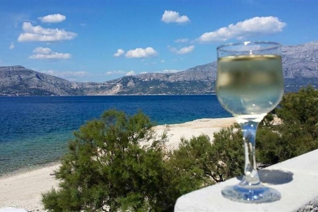 Two bedroom apartment near beach Povlja, Brač (A-24248-a)