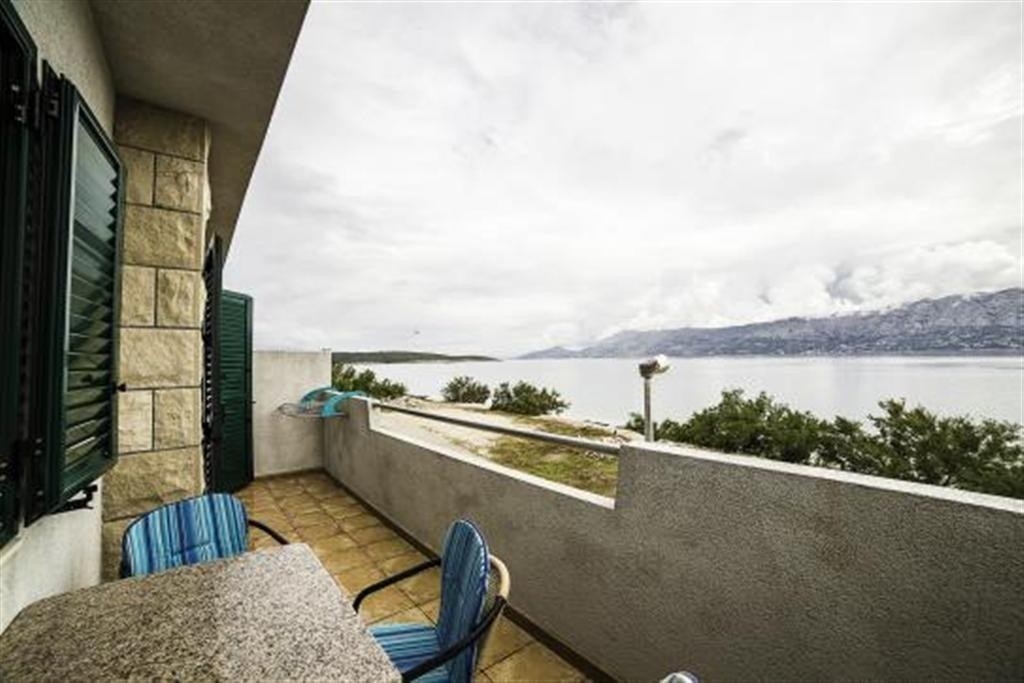 Two bedroom apartment near beach Povlja, Brač  A-b