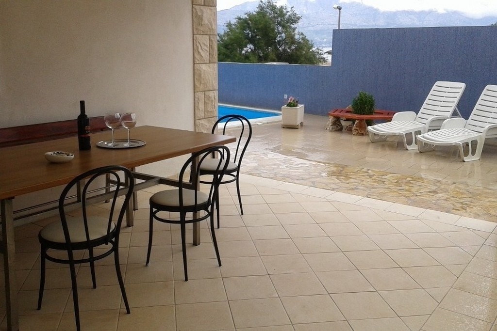 One bedroom apartment near beach Povlja, Brač (A-24248-c) One bedroom apartment near beach Povlja, Brač (A-24248-c)