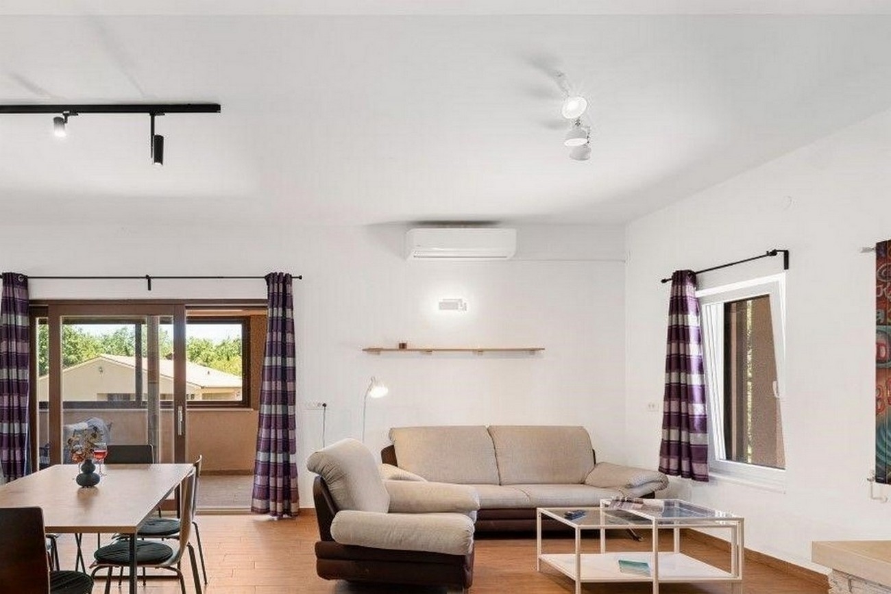 Three bedroom house with terrace Cere, Central Istria - Središnja Istra (K-24249) Three bedroom house with terrace Cere, Central Istria - Središnja Istra (K-24249)