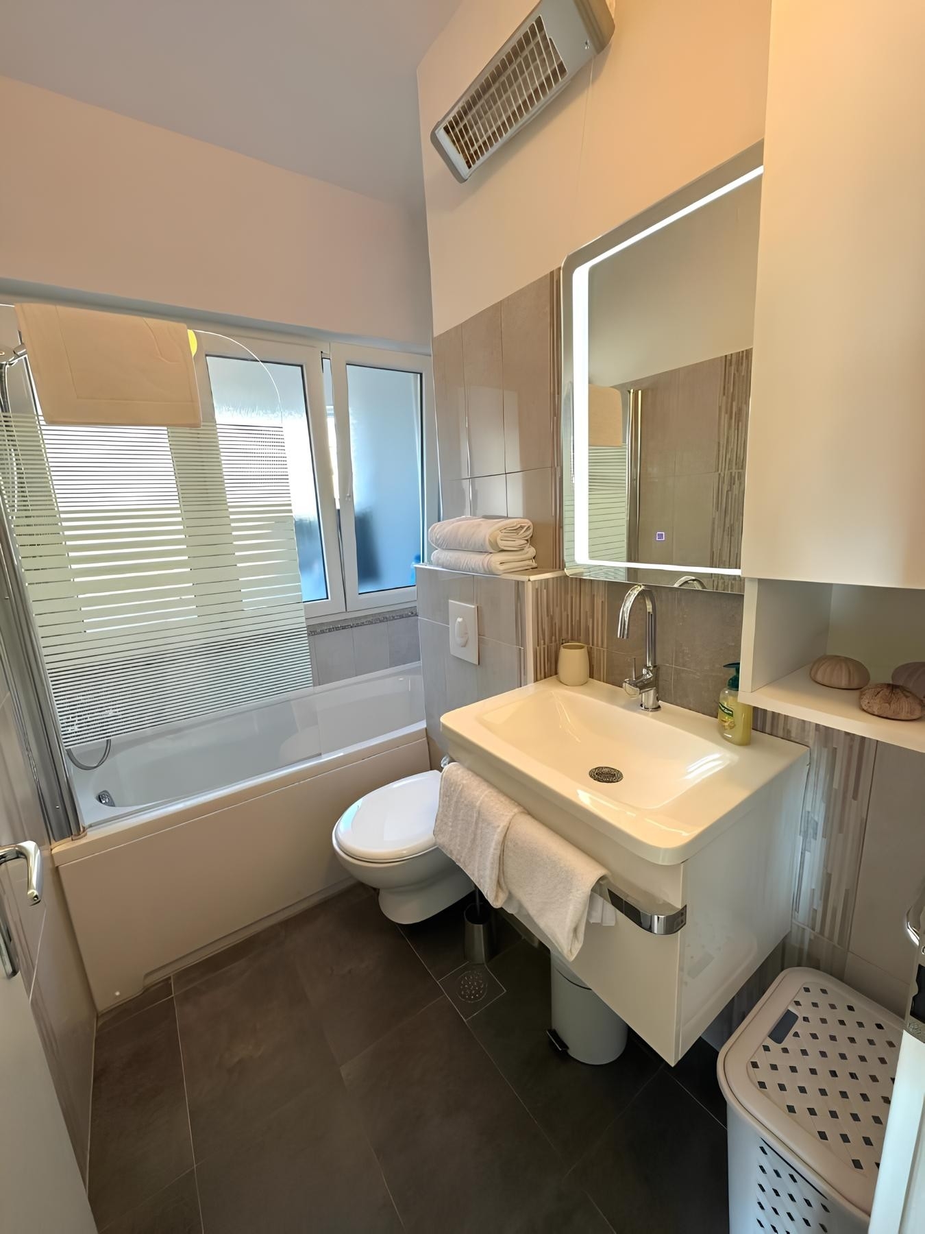 Trosobni apartman s balkonom i pogledom na more Zadar  A-a