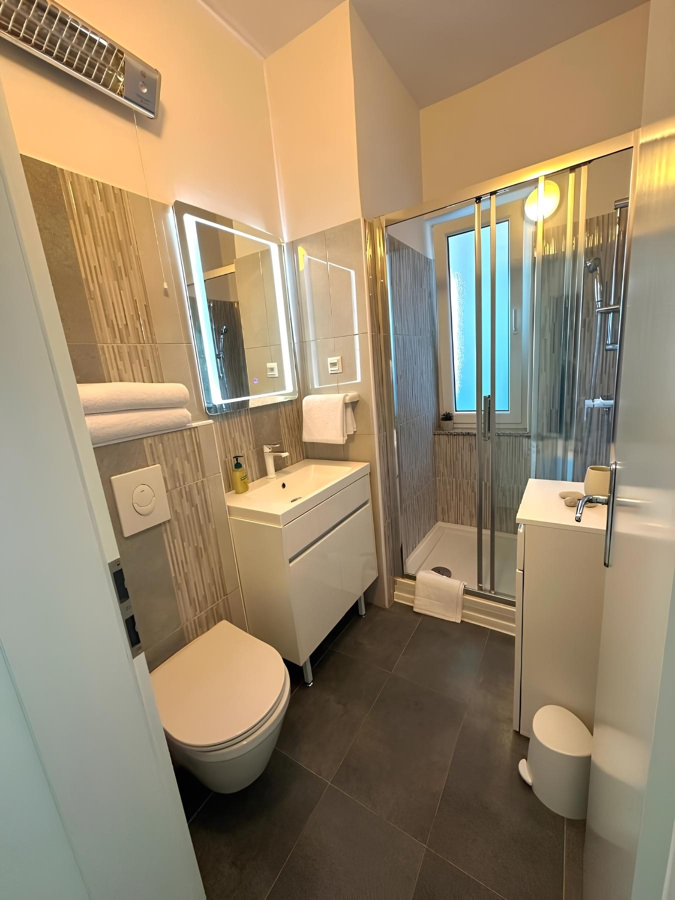 Trosobni apartman s balkonom i pogledom na more Zadar  A-a